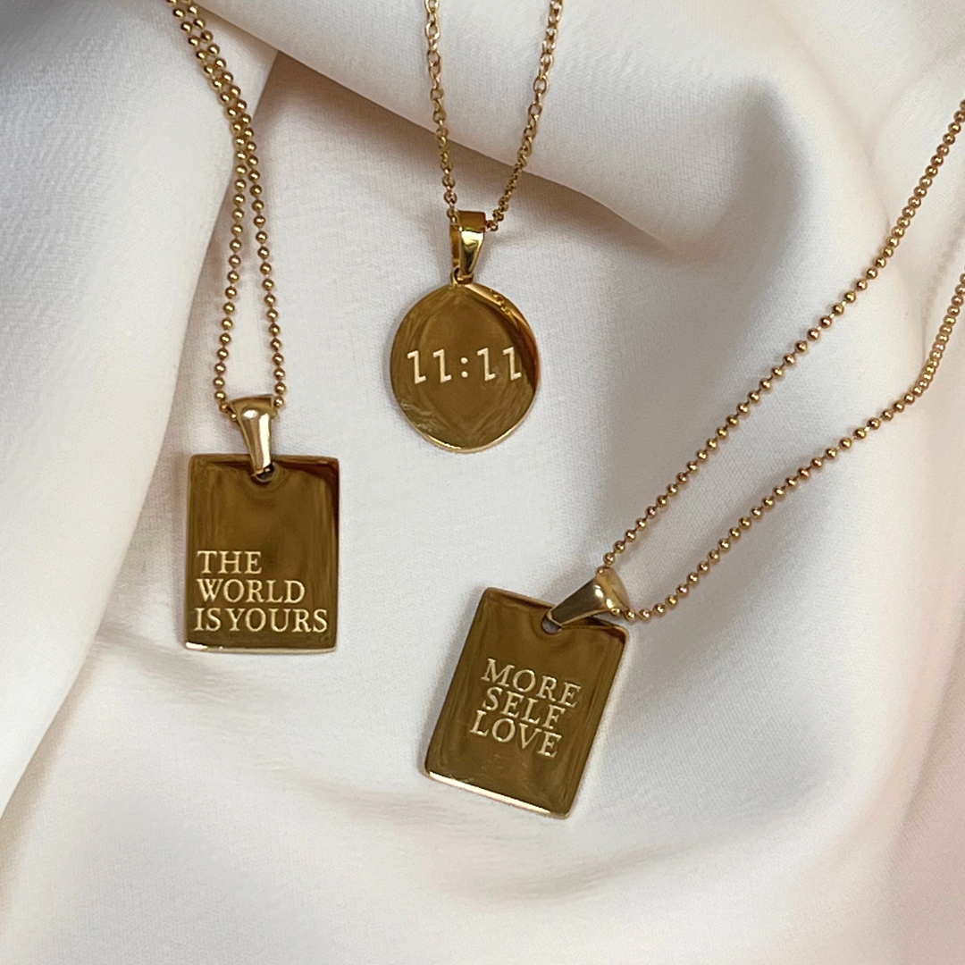 Collar frase <The World is yours>