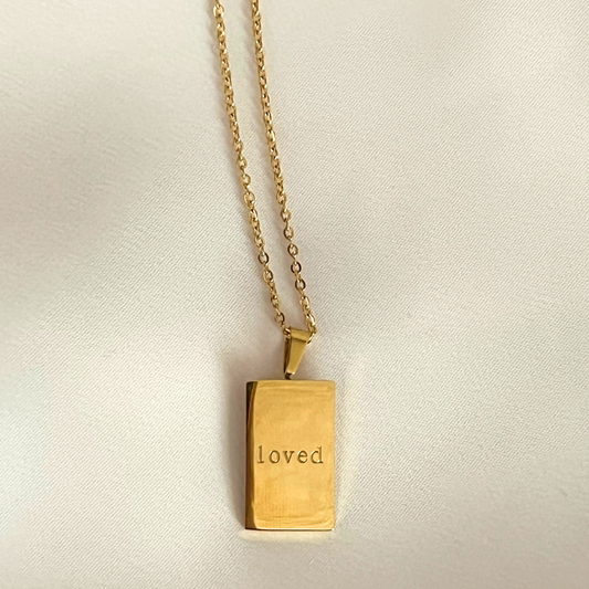 Collar frase <Loved>