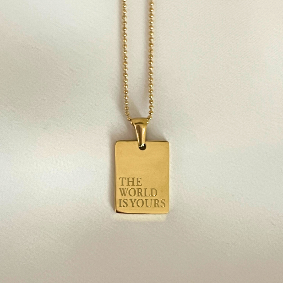 Collar frase <The World is yours>